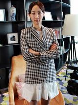 组图：白百何上海宣传《浮沉》 耍宝搞怪欢乐多