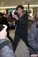 组图：罗志祥吊唁杨登魁感慨人生爱要及时