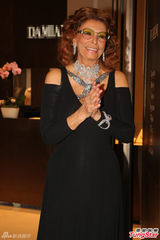 组图：78岁苏菲亚罗兰大秀事业线 大牌拒受访