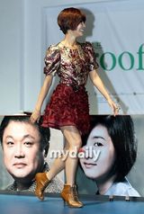 组图：姜惠贞李尹智宣传舞台剧《proof》动静结合