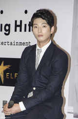 高清组图：2AM香港火热开唱 个人舞台技压全场