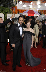 高清组图：朱莉安-摩尔硕大祖母绿耳环闪耀抢眼