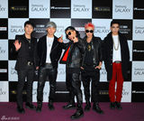 组图：韩团Bigbang香港开唱 GD红发抢眼TOP斯文
