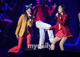 组图：韩女子组合Davichi开唱 T-ara等做嘉宾助阵