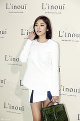 独家高清：张根硕撑品牌活动 少女时代允儿清纯