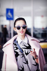 组图：蒋梦婕潮装独自回京心情大好