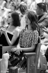 组图：周迅蕾哈娜等众星捧场卡尔秋冬大秀