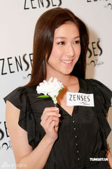 幻灯图：钟嘉欣深v洋装秀长腿 称林峰不符男友标准