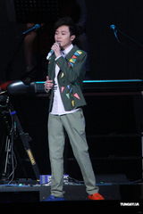 组图：苏打绿小巨蛋激情开唱 Ella现身上台秀舞姿