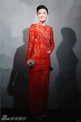 组图：田海蓉镂空红裙装亮相 优雅高贵明艳动人