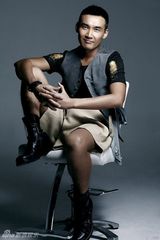 组图：张铎雅痞熟男写真惹人爱