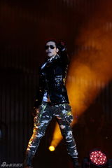 组图：Rain北京个唱劲歌热舞 湿身性感大秀中文