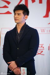 组图：《犀利人妻》首映 隋棠温升豪拥吻秀甜蜜