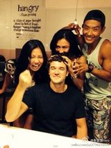 组图：张柏芝清凉装变水上健将 素颜变包子脸