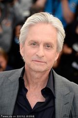 组图：《烛台背后》道格拉斯携手马特达蒙亮相