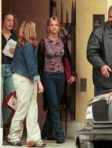 组图：布兰妮甜妞旧照曝光 身材消瘦笑容甜美