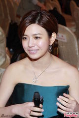 组图：陈妍希抹胸裙亮相 彭于晏惊喜助阵