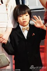 组图：《朱花之月》首映礼 河濑直美携儿子亮相