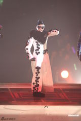 组图：郭富城小巨蛋开唱展过人舞技HIGH翻全场