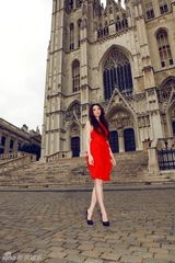 组图：吴佩慈布鲁塞尔风情写真 散发迷人气息