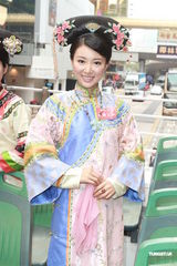 组图：《万凰之王》巡游胡杏儿称结婚无法自作主张