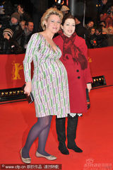 幻灯图集：《捉刀手》首映 准妈妈助阵布鲁斯南