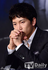 组图：黄静茵宣传《秘密》透胸贴 李多熙(李多喜)秀蛮腰