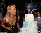 组图：豪门浪女希尔顿赌场庆生 小男友帅气助阵