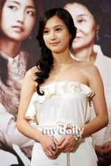 组图：车秀妍Fany悉数亮相 宣传新剧《暴风的恋人》