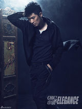 组图：任泉开春登杂志封面突破变熟男