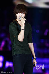 组图：韩团2PM与missA等出席音乐盛典尽情狂欢