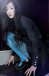 高清图：张瑶新年写真酷似芭比 解读最新潮流色彩