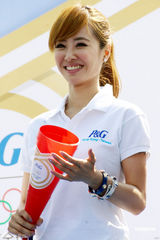 组图：蔡依林为奥运选手加油 穿便装击战鼓助威