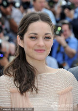 组图：《锈与骨》发布会 歌迪亚遭马提亚斯揩油