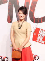 组图：罗海琼潮流搭配闪耀时尚活动