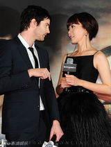 高清图：韩星裴斗娜被曝与吉姆-斯特吉斯交往