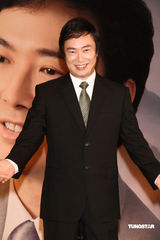 幻灯：费玉捐一千万做公益 澄清800万名车赠侄子