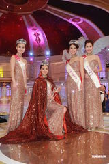 组图：2012港姐冠亚季军后台合影