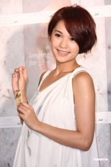 组图：杨丞琳短发造型宣传新碟 自曝曾遭男友欺骗