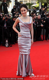 幻灯图集：“龙女郎”林鹏现身戛纳红毯展东方风韵