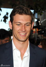 组图：麦康纳和塔图姆双双携妻亮相《魔力迈克》首映