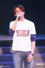 幻灯图：情系玉树关爱汇演 陈奕迅陶喆合作唱金曲