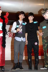 组图：炎亚纶称飞轮海年底复合出专辑 否认整容