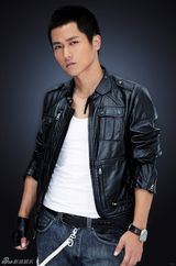 幻灯图：新晋小生刘科半裸拍写真 蓄势全面出击