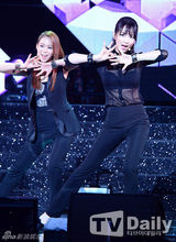 组图：Kara新辑发布 透视装秀蛮腰耍性感