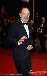 高清组图：《妓院里的回忆》首映 两美女大玩女女吻