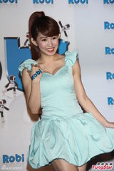 组图：郭书瑶蓝色低胸洋装爆乳出席代言活动