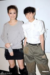 组图：容祖儿录《劲歌金曲》清纯亮相宛若邻家女孩