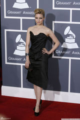 高清图：格莱美红毯 戴安娜-艾格伦黑裙烟熏妆