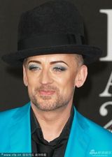 组图：2013全英音乐奖男星帅气亮相红毯